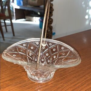 ‎Vintage Avon small  glass basket